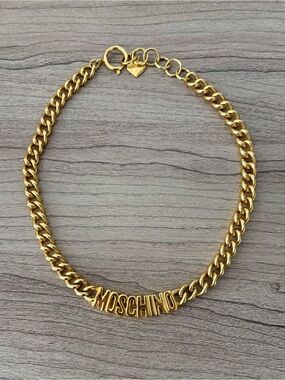 🚨🚨Moschino vintage Gold Logo Curb Chain Necklace